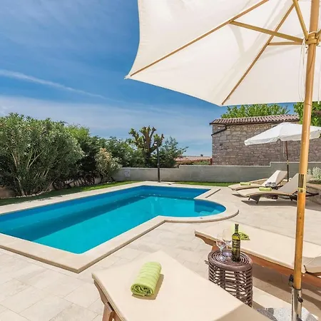 Beautiful Stone House - Parentium With Private Pool Villa